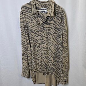 Pam & Gela animal print button front shirt.  Size M.  Tan and Gray. VGUC